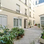 2 Pieces Calme Et Ensoleille Paris 9